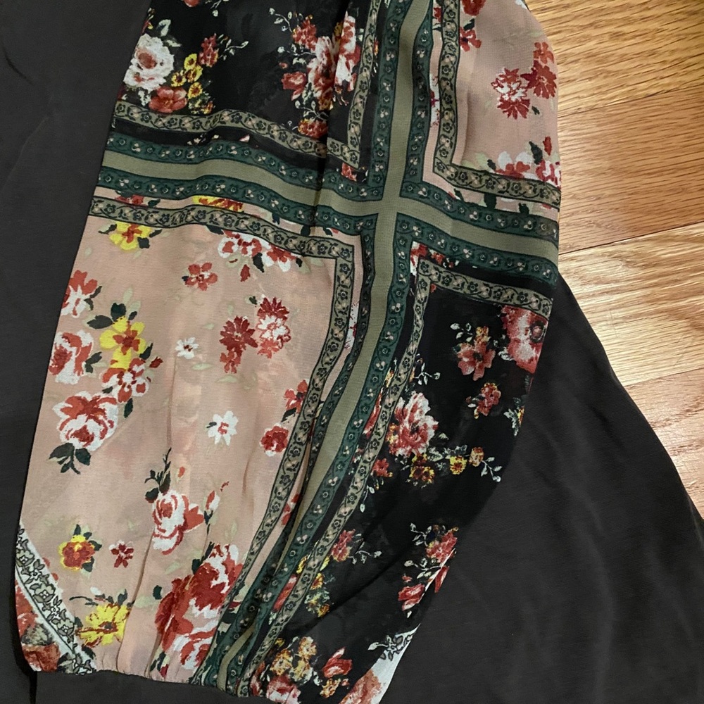 Patterned Sleeve Top - Picture 2 of 4